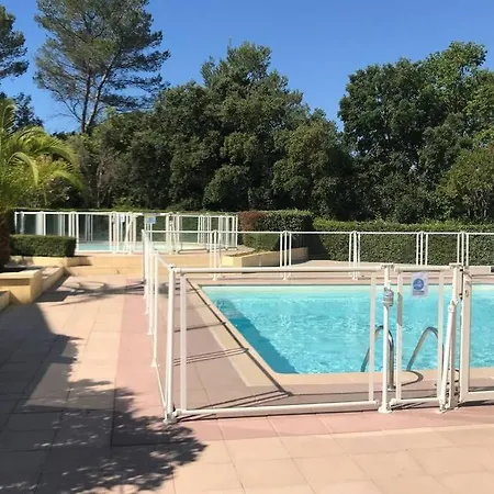 Joli T2 Golfs De Valescure, Jardin Prive, Piscine Et Tennis Dans La